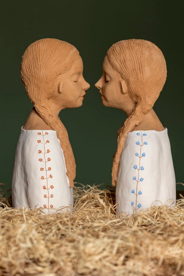 Fetita cu impletituri